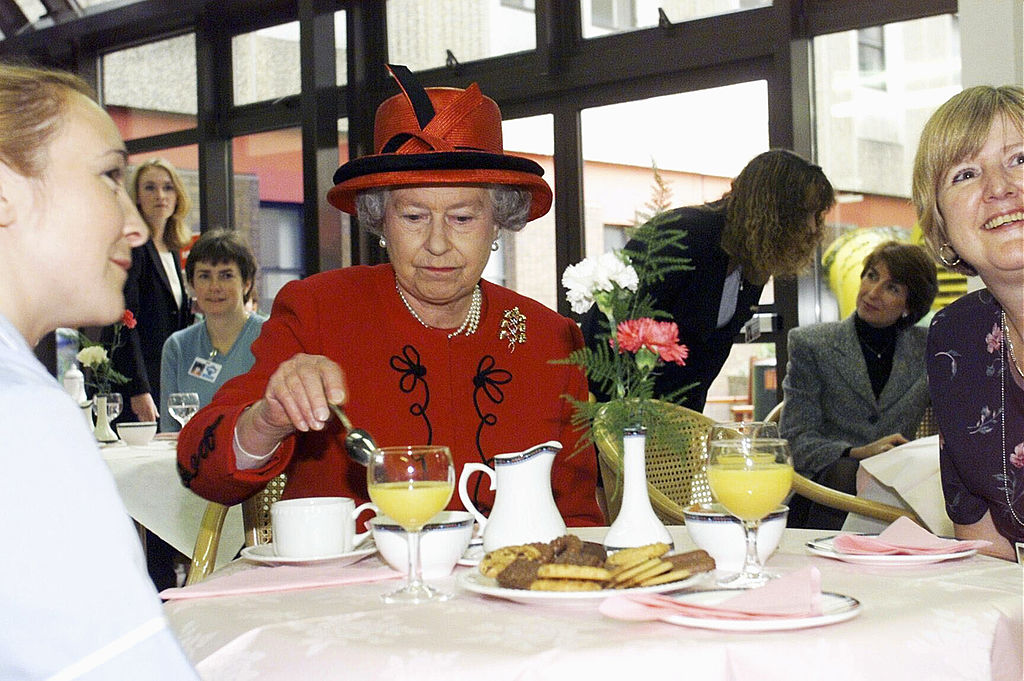 Généralement, les membres de la famille royale dînent entre 20h et 21h.